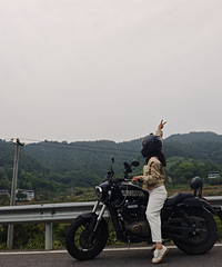 94年的妹子征婚,喜欢机车、游泳、撸铁和看书
