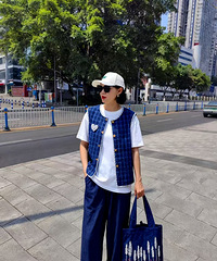 最近超级喜欢买布自己设计拼布衣服,土布不土