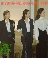 �ӳ��ع������鱻�ǣ��������������ɰ�ռ¥�ݣ�һ��Ȧ����Ұ��