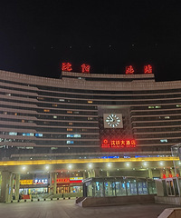 [����]��11��һ���˴����쵽Į�ӣ��򿨴�˵�е�Į������