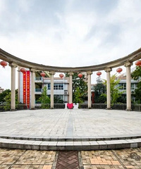 �µ�������������ѧУ��Ǳ�������ж��