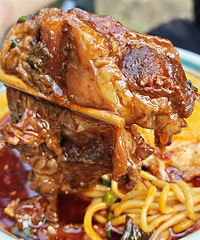 ̼ˮ��ը��4������ͦ�д����Ե�ţ����