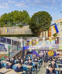 ȥ���ϰ���ѧУ�ιۣ�����γ�