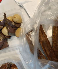 [��ʳ]��˵�����ƤѼ���óԣ���ȥ���ˣ��óԣ���Ȼ�𵫲�����