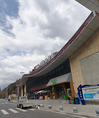 �����Լݾ�կ�����ԱߵĻ�ѩ��68����ˣ����