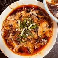 ��ʳ�ӵ����۾�����ɫ