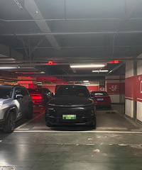 �ڽ�ɳ���ӵ������խ�ĳ��⣬˭�ĳ�ͣ����