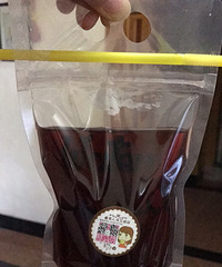 一会把这个蛋糕切了当早饭,然后来一袋酸梅