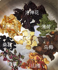 一会把这个蛋糕切了当早饭,然后来一袋酸梅