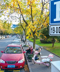 富阳将启用首处非机动车道“潮汐停车位”