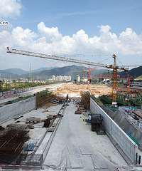 ���Ƹ�������վվǰ�㳡���̳��γ���