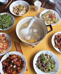这顿特殊的“年夜饭”已经持续了十年