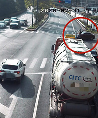 �綯���������γ���ײ�����ϵ�����С����ײ��