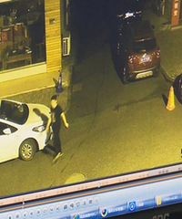 富阳一男子为了宣泄情绪深夜疯狂划车