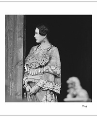 �úڰ׽����ĵ�С��Ů���ǲ��Ǳ������Ϳ�һЩ��