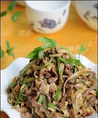 "水芹的做法 春天又来啦"