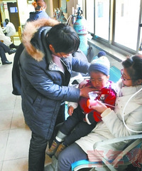 "四月花粉飘飞 不少孩子眼睛痒 花粉过敏者最近要少去植物园"