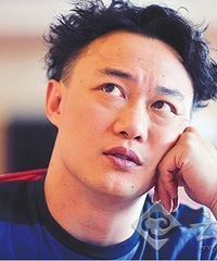 " 陈奕迅,你知道什么是自闭症吗?"