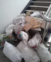 "抓狂停开电梯,楼梯又堆满建筑垃圾,我这个孕妇可怜啊"