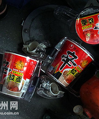 公交车上有“拉面” 一拉就断?(组图)