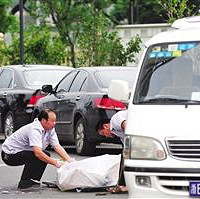 "女子与丈夫吵架抱婴儿跳楼身亡 疑产后抑郁(图)"