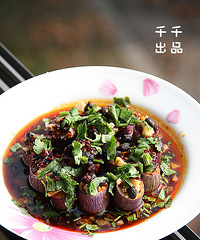 "【千千家】没食欲?吃点开胃菜——老干妈蒸茄子"