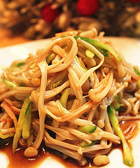 "【十分钟快手菜】+ 凉拌瓜丝金针菇"
