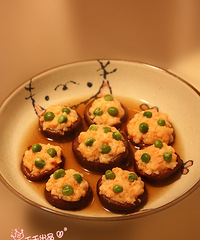 "【十分钟快手菜】很原始的味道——虾酿香菇盏"