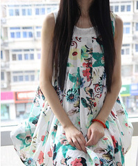 "孕妇装,这样会不会算很花哨??哪个颜色好?"