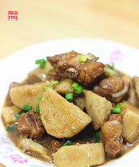 【中秋美食】【胖胖小厨】-- 香芋炖子排