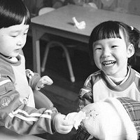"不会穿裤子 不会擦屁屁武汉200多个小学生训练上厕所"