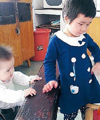 "女婴患怪病险夭折 妈妈冒死再孕脐血救女儿(组图)"