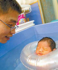 "婴儿游泳的坏处"
