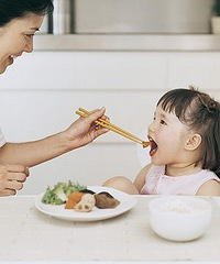"孩子吃饭慢怎么办,细嚼慢咽无所谓。不要磨蹭就好。"