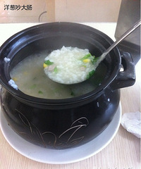 "烧麦煎饺馄饨粥 点心趁热最落胃"