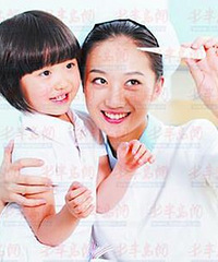 "小孩子发烧的物理降温方法"