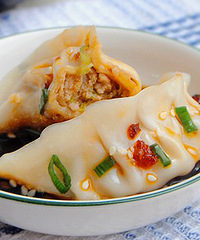 "马上就冬至啦~分享下芹菜猪肉煎饺的做法,吃了不冻耳朵哟~"
