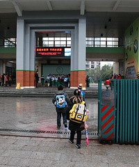 开学第一课 金都天长小学童眼探水学问大