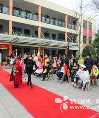 "杭州大成实验幼儿园“设计女神 ”Cosplay T台秀庆三八"