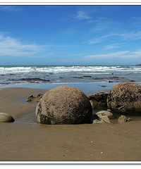 "新西兰的摩拉基圆形巨石(Moeraki Boulders)"