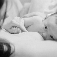 新妈妈两个月里得了三次乳腺炎乳腺炎早期不要停止哺乳