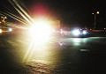 深夜里,一记灯光 货车冲进对向车道伤了3个人