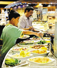 “吃喝玩乐铁丝团” 五星级酒店豪华自助来啦 快来评选杭城自助餐