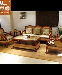 "享受秋天中的藤艺家具"