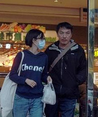 女神疑似要结婚 都和男友一起买日用品了