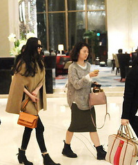 生了孩子老公宠 排场越来越大多人服侍