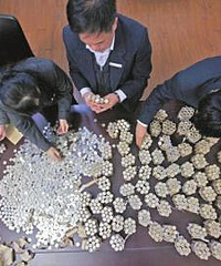 一次性存5万元硬币 银行都怕了!