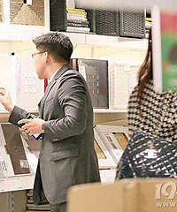豪门阔太也不好当 平时也要和老公做这事(图)