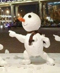 日本系列“卡通雪人”网络走红