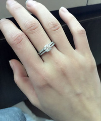 对戒:tiffany 14000元 钻戒:80分